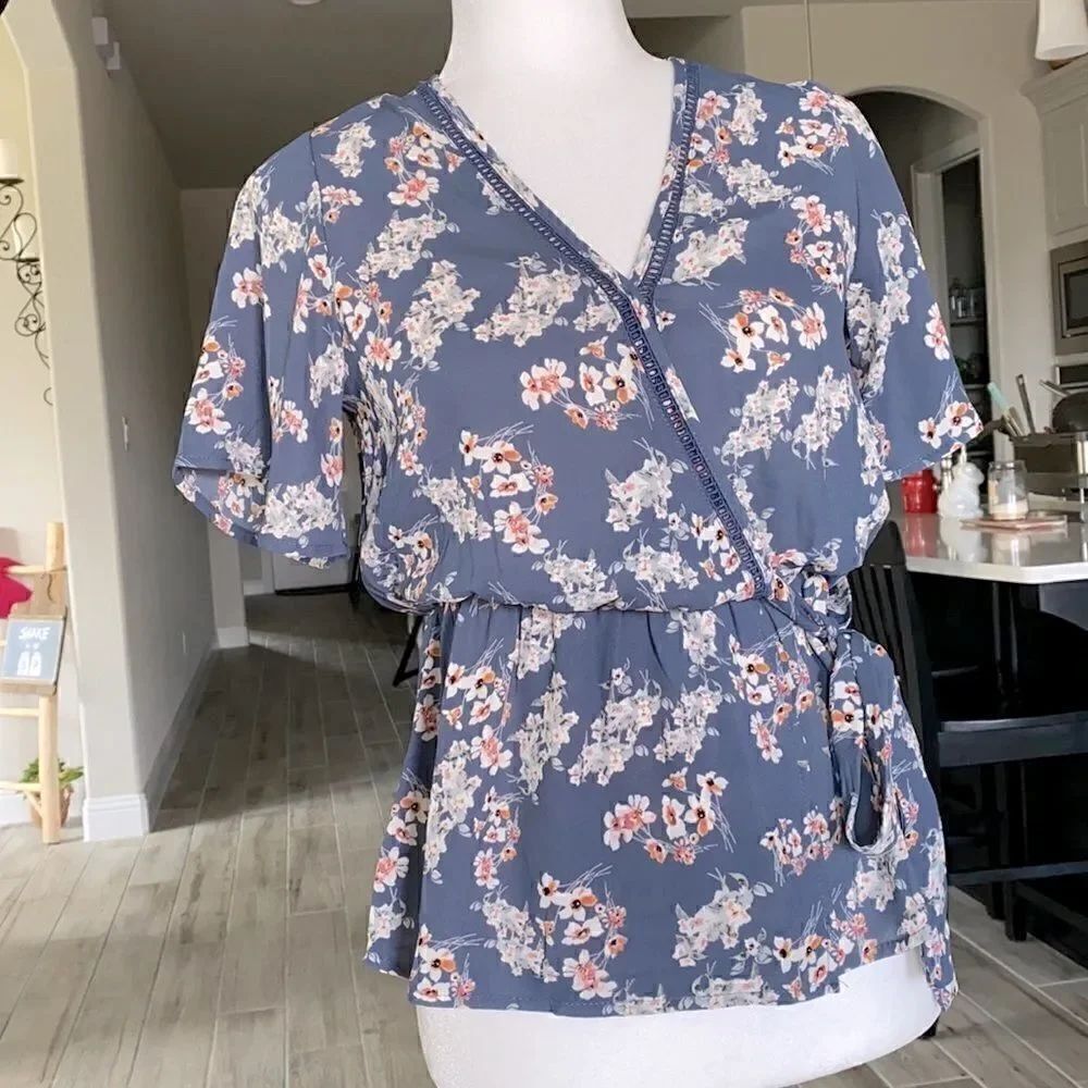 Sienna Sky Blue Foral Wrap Around V Neck Top Short Sleeves XS